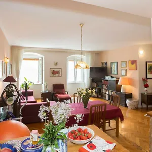King Tom Street Apartment